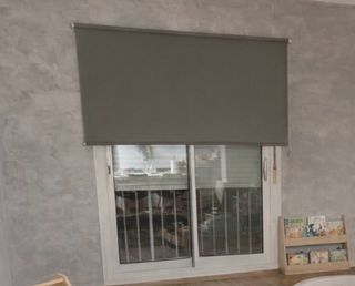 Estor enrollable opaco gris