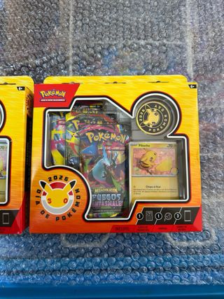 Pack 2 unidades Pokémon Day 2026 Pikachu Español
