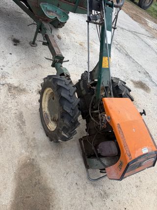 Motocultor con remolque