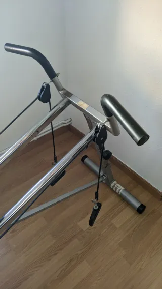 Banco de ejercicios con poleas marca Kettler