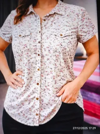 Camiseta floral manga corta mujer H&M.