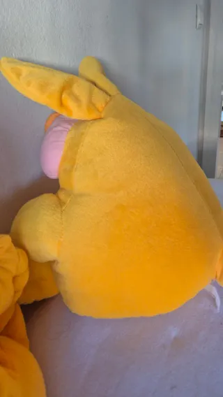2 Peluches de conejo y gato