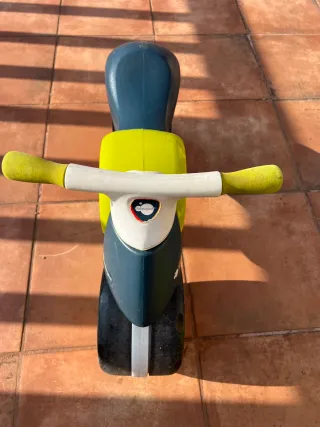 Moto correpasillos Itsimagical azul y verde