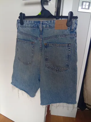Bermudas vaqueras desgastadas