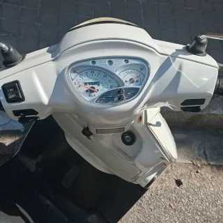Kymco Like 50cc Scooter Blanca