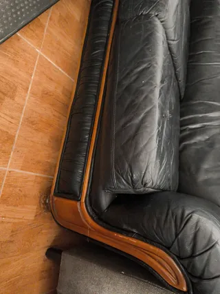 Sofá de piel negro