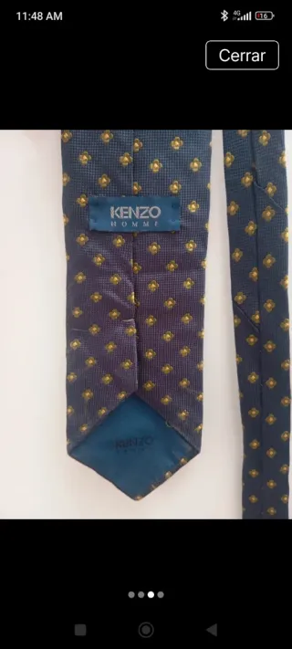 Corbata de seda azul con estampado dorado