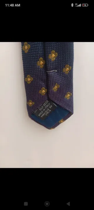 Corbata de seda azul con estampado dorado