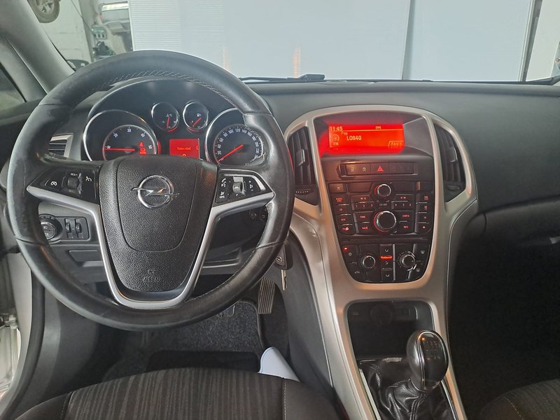 Opel Astra SEDAN 1.7 CDTi Edition 2012, foto 9