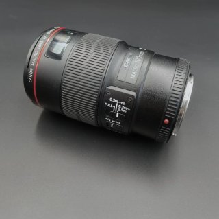 Canon EF 100mm f/f2.8 L Macro IS USM