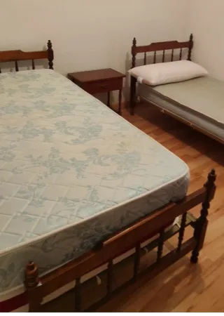Pareja de cabeceros de cama de madera