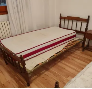 Pareja de cabeceros de cama de madera
