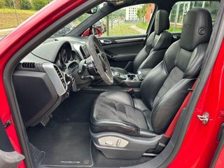 PORSCHE Cayenne GTS