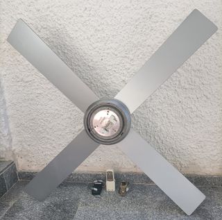 VENTILADOR TECHO CON MANDO FUNCIONA PERFECTAMENTE.