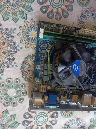 Placa base, 2 RAM, CPU y GPU Intel