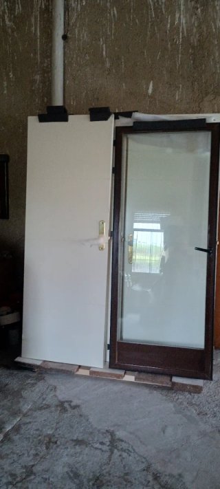 Puertas blancas lacadas interior vivienda.