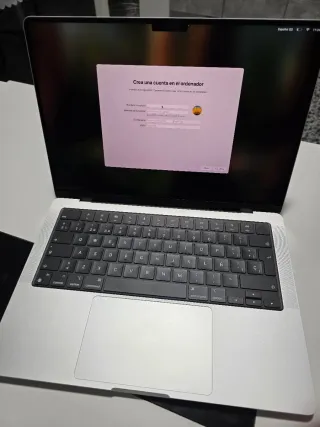 MacBook Pro 14" 512GB M4 Plata/Gris 16gb. RAM