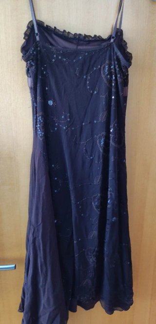 Vestido marrón de corte imperio con lentejuelas