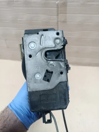 Cerradura Delantera Derecha Opel Vectra 2006