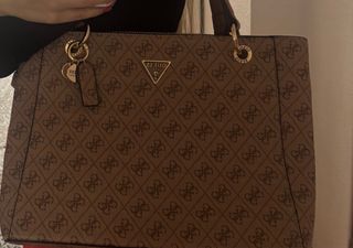 Bolso tote marrón con monograma