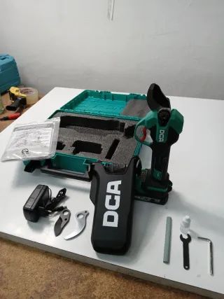 Tijeras Podar Eléctricas DCA 20V Verde