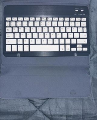 Funda iPad 10ª generación con teclado inalámbrico