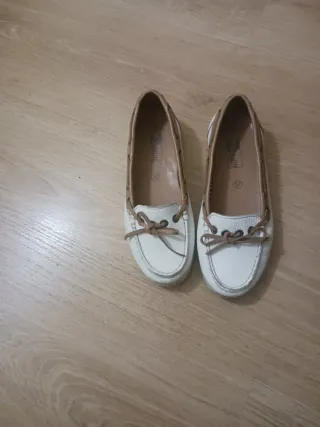 Mocasines de piel blancos y marrones talla 37