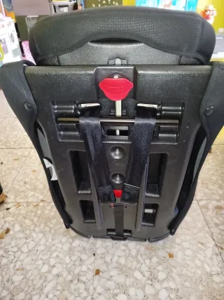 Silla de coche PLAY negra.