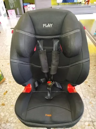 Silla de coche PLAY negra.