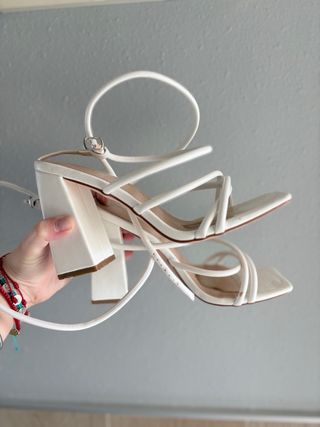 Sandalias blancas tacón tiras finas nº 39
