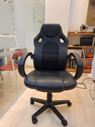 Silla de oficina ergonómica negra