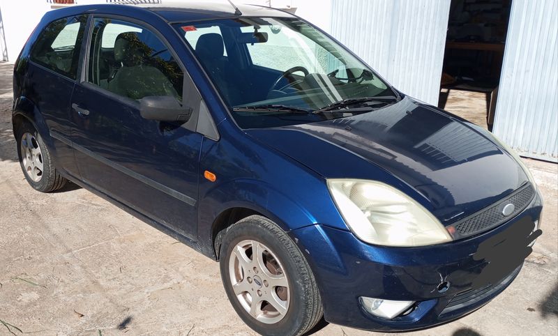 Ford Fiesta 2004 - foto 1