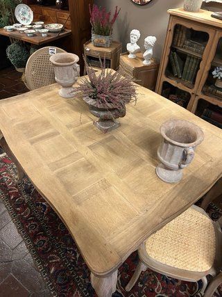 Mesa de comedor antigua