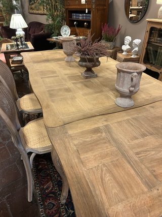 Mesa de comedor antigua