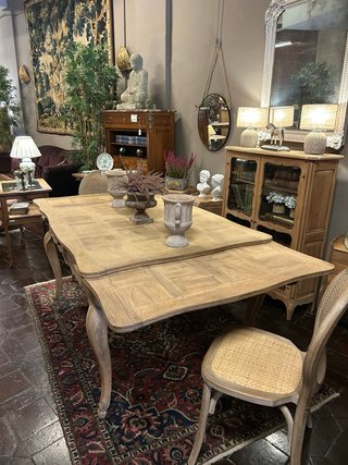 Mesa de comedor antigua