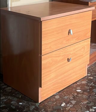 Mesita de noche de madera