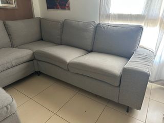 Sofá esquinero + puff con almacenaje IKEA KIVIK