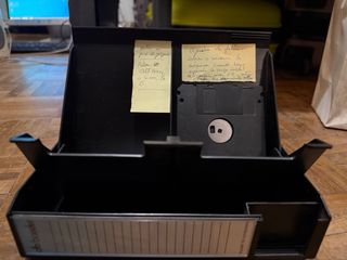 Caja para disquetes y notas