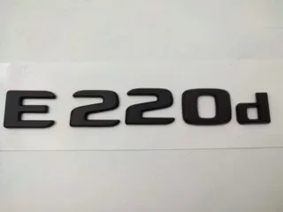 EMBLEMA LETRAS MERCEDES E220D NEGRO