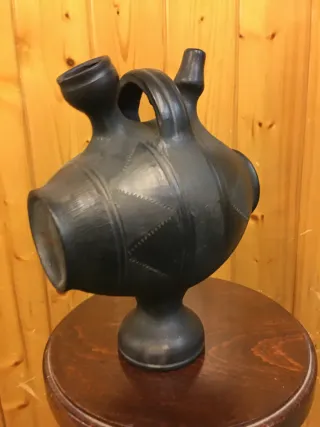 Antico Botijo in Argilla Nera Lucidata