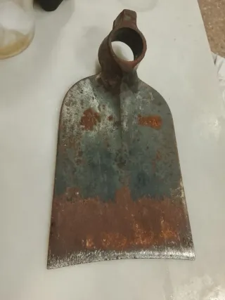 Legona de metal oxidada