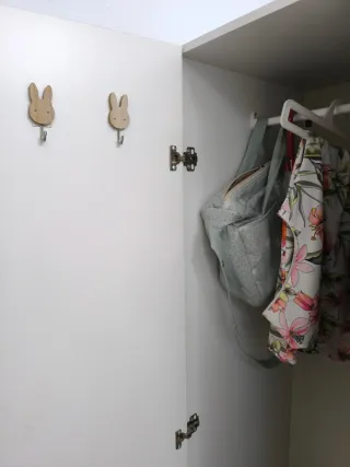 Armario blanco de madera