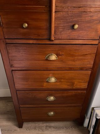 Cómoda antigua de madera maciza