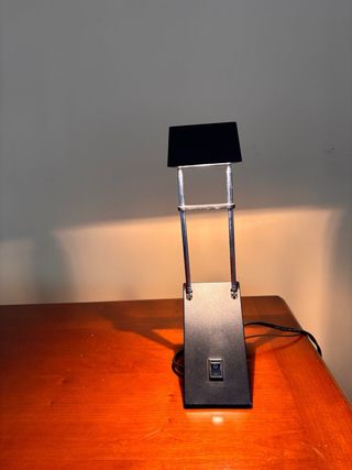 Lámpara de escritorio moderna