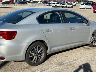 Toyota Avensis 2012