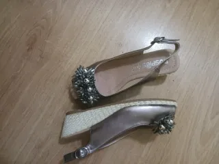 Sandalias piel doradas y plateadas