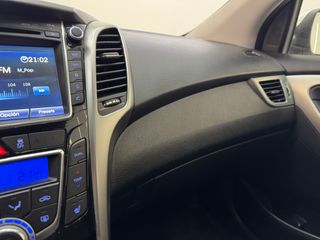 HYUNDAI i30 1.6 CRDi "Tecno" "110cv" - AUTOMATICO