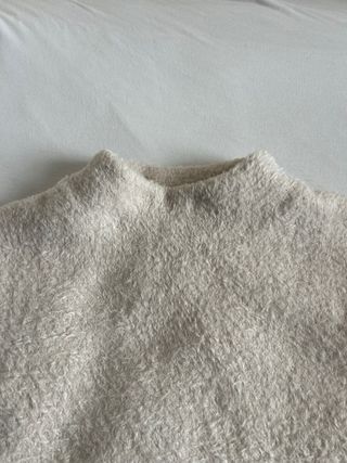 Top Zara tejido bouclé crema Talla S