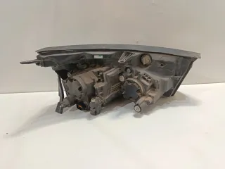 Faro Izquierdo SsangYong Rodius 2016