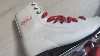 Patines de cuero blanco con cordones rojos T34–35